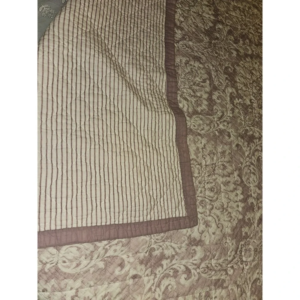 Nicole Miller Artelier lavender And White Size  Double/ Small Queen Quilt 92x86